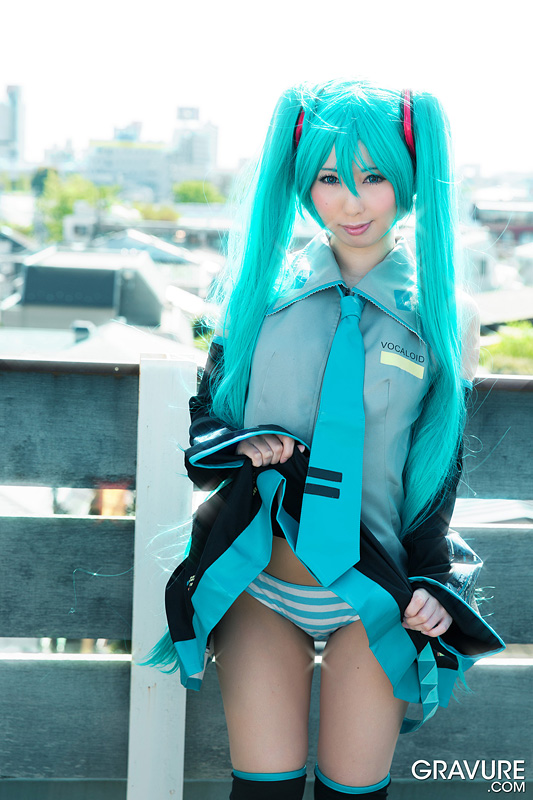 Sexy Cosplay Babe Miku Oguri